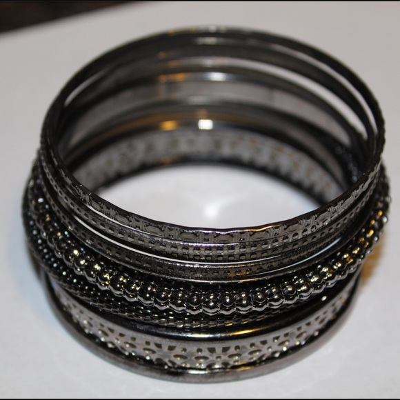 Express Jewelry - Gray bangle set